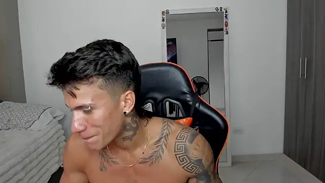 Snapshot of pettergrey1 chatting on 02.11.26 pettergrey1 online show from 02.11.26