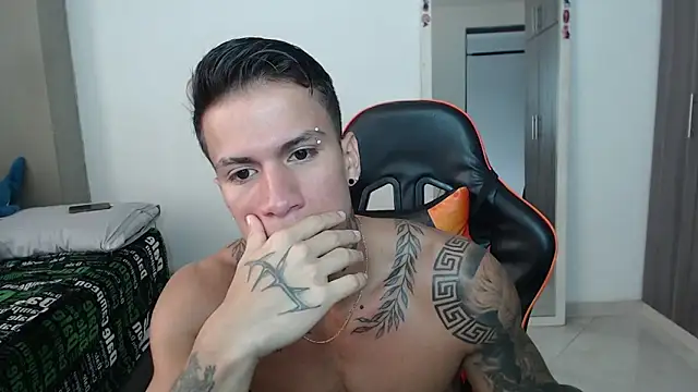 Snapshot of pettergrey1 chatting on 03.05.26 pettergrey1 online show from 03.05.26