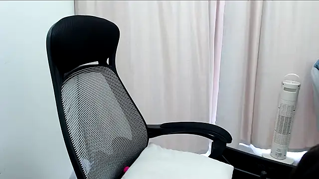 Snapshot of Liliya-77 chatting on 04.08.26 Liliya-77 online show from 04.08.26
