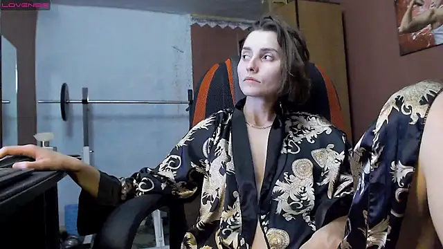 womanstrong78 online show from 02.22.25