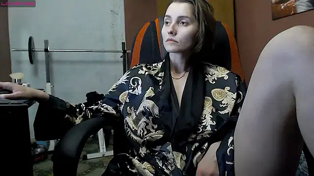 womanstrong78 online show from 02.23.25