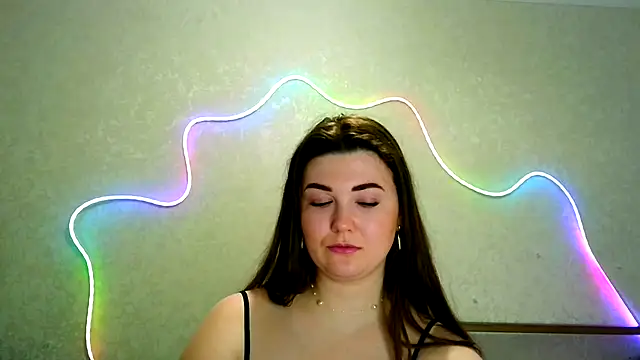 Snapshot of SeductiveTati chatting on 11.17.25 SeductiveTati online show from 11.17.25