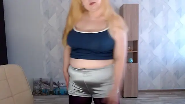 Snapshot of Melina_Hot9 chatting on 09.09.25 Melina Hot9 online show from 09.09.25