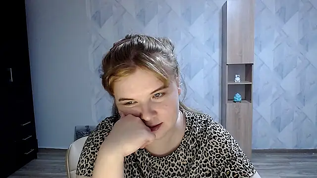 Snapshot of Melina_Hot9 chatting on 09.20.25 Melina Hot9 online show from 09.20.25