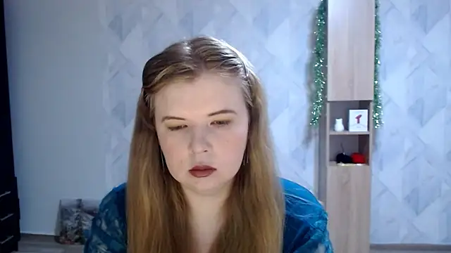 Snapshot of Melina_Hot9 chatting on 12.15.25 Melina Hot9 online show from 12.15.25