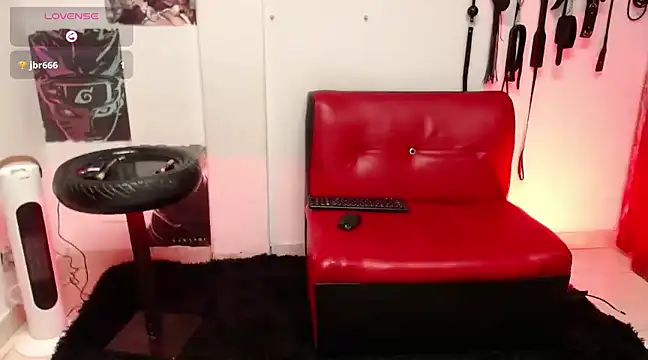 Snapshot of MadissomCute chatting on 12.13.24 MadissomCute online show from 12.13.24