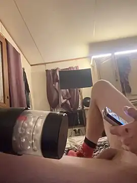 Snapshot of dcockell chatting on 11.02.25 dcockell online show from 11.02.25