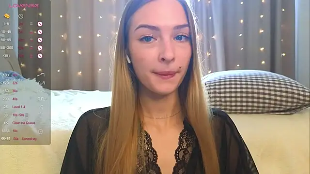 Snapshot of Soft_Eva chatting on 12.11.24 Soft Eva online show from 12.11.24