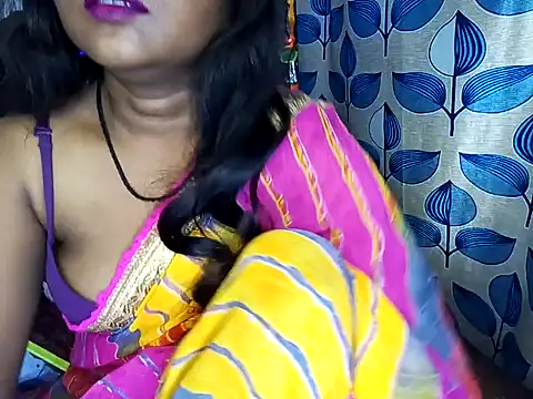 Snapshot of Muktha chatting on 02.12.25 Muktha online show from 02.12.25