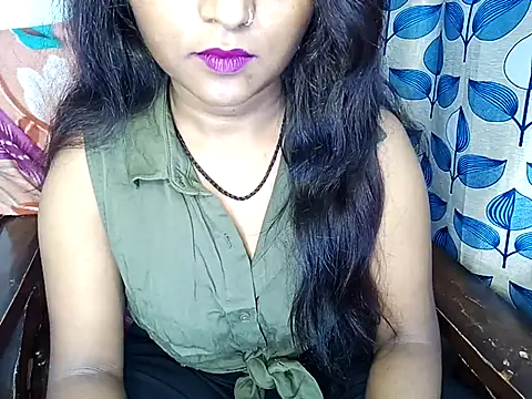 Snapshot of Muktha chatting on 02.28.25 Muktha online show from 02.28.25
