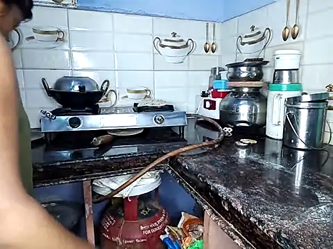 Snapshot of Muktha chatting on 09.11.25 Muktha online show from 09.11.25