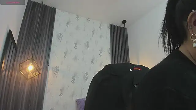 Snapshot of brigittemiller chatting on 12.14.25 brigittemiller online show from 12.14.25