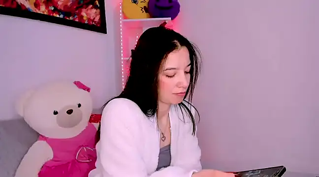 Snapshot of Manuelaa_mejiia chatting on 12.17.24 Manuelaa mejiia online show from 12.17.24