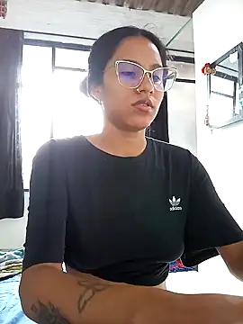 Karii-R online show from 10.18.25