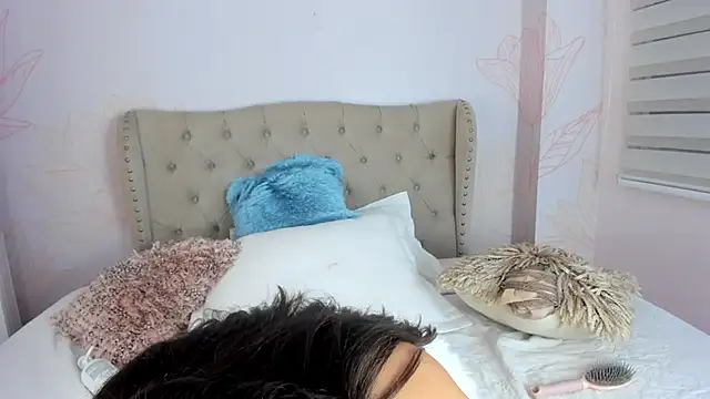 Snapshot of MelissaGrayy chatting on 11.19.25 MelissaGrayy online show from 11.19.25