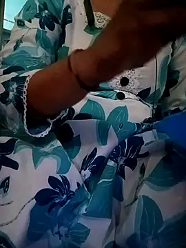 Snapshot of gunjan22 chatting on 09.17.25 gunjan22 online show from 09.17.25