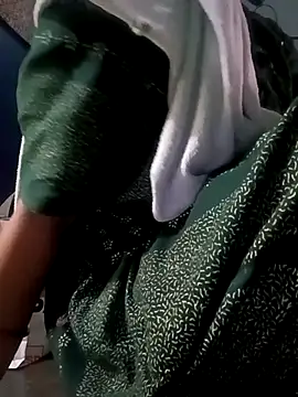 Snapshot of gunjan22 chatting on 09.24.25 gunjan22 online show from 09.24.25