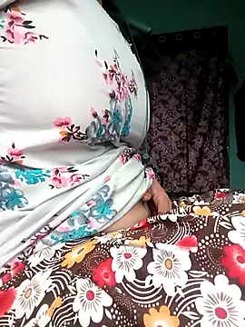 Snapshot of gunjan22 chatting on 10.09.25 gunjan22 online show from 10.09.25