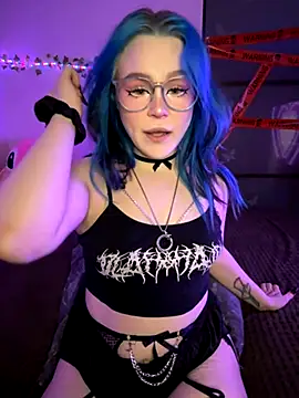 Snapshot of MaddisonHaas chatting on 11.18.25 MaddisonHaas online show from 11.18.25