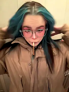 Snapshot of MaddisonHaas chatting on 11.29.25 MaddisonHaas online show from 11.29.25