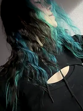 Snapshot of MaddisonHaas chatting on 12.01.25 MaddisonHaas online show from 12.01.25