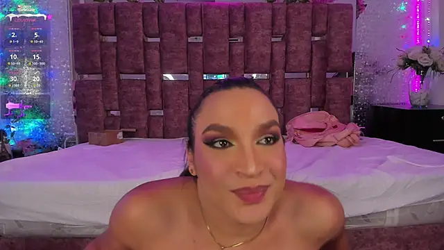 KylieVictoria online show from 12.25.24