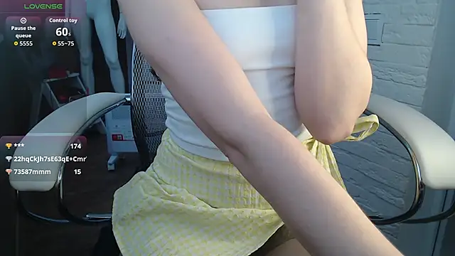 Snapshot of BB_Web chatting on 12.04.25 BB Web online show from 12.04.25