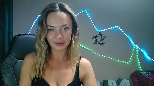 Snapshot of Daria_Spring chatting on 12.25.24 Daria Spring online show from 12.25.24