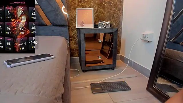 Alahia Dangelo online show from 02.07.25