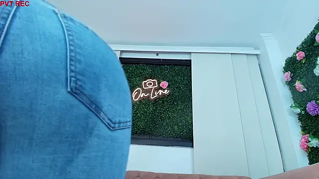 Snapshot of sandy_rivas chatting on 09.30.25 sandy rivas online show from 09.30.25