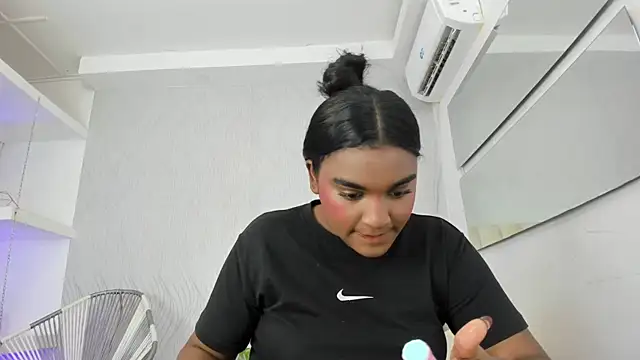 kayna gomez online show from 10.31.25