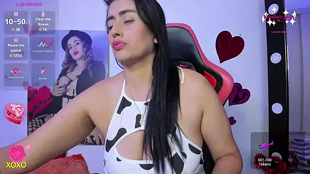 Snapshot of vaiolet_triana chatting on 02.08.25 vaiolet triana online show from 02.08.25