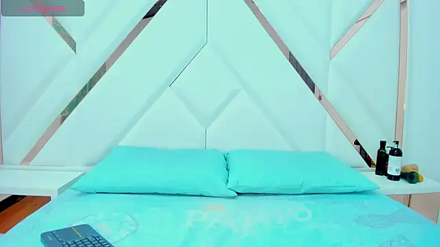 Snapshot of Zaray__ chatting on 11.12.25 Zaray online show from 11.12.25