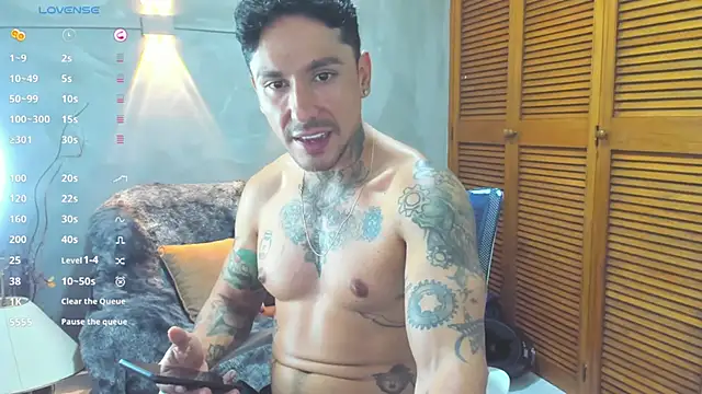 Snapshot of Dylanstonne chatting on 01.11.25 Dylanstonne online show from 01.11.25