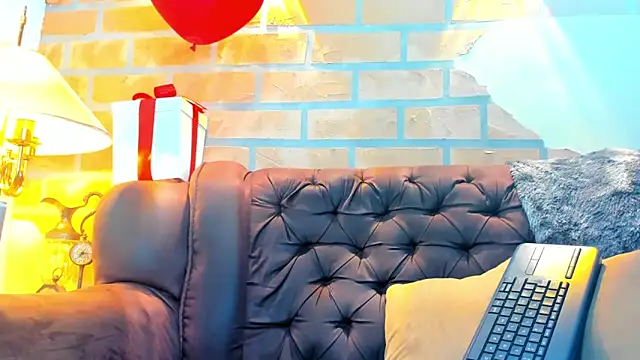 Snapshot of Dylanstonne chatting on 02.07.25 Dylanstonne online show from 02.07.25