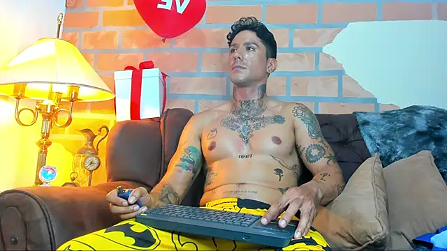 Snapshot of Dylanstonne chatting on 02.09.25 Dylanstonne online show from 02.09.25