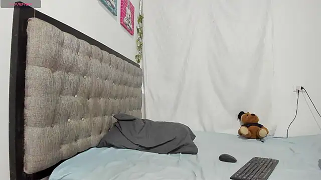 emi henao online show from 01.10.26