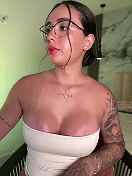 Pink Jazmin online show from 04.23.26
