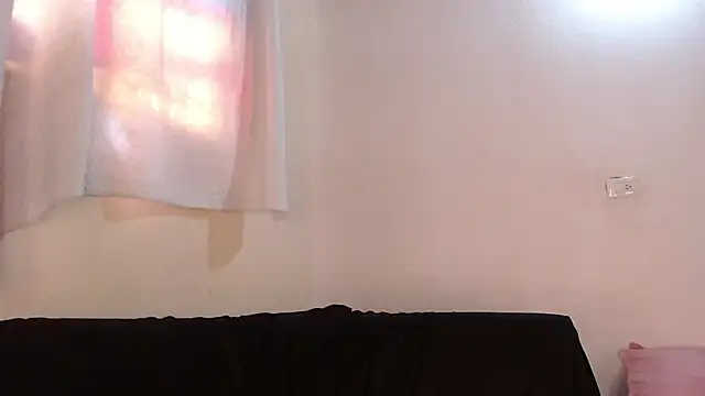 Snapshot of maraa_lee chatting on 10.10.25 maraa lee online show from 10.10.25