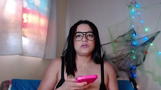 Snapshot of maraa_lee chatting on 10.26.25 maraa lee online show from 10.26.25