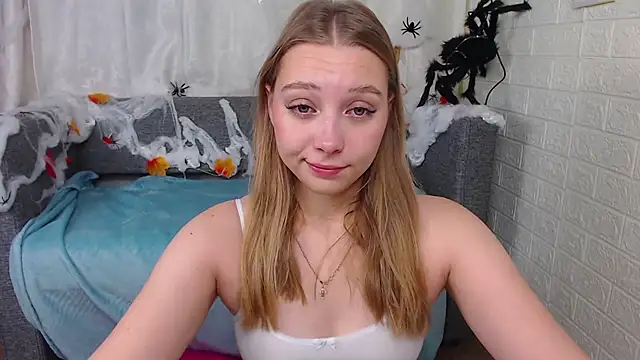 bellaa love  online show from 10.15.25