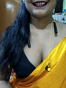 Snapshot of yoursweety09 chatting on 07.28.26 yoursweety09 online show from 07.28.26
