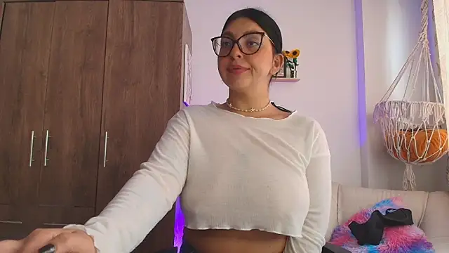 Snapshot of Vioolletta chatting on 05.29.26 Vioolletta online show from 05.29.26