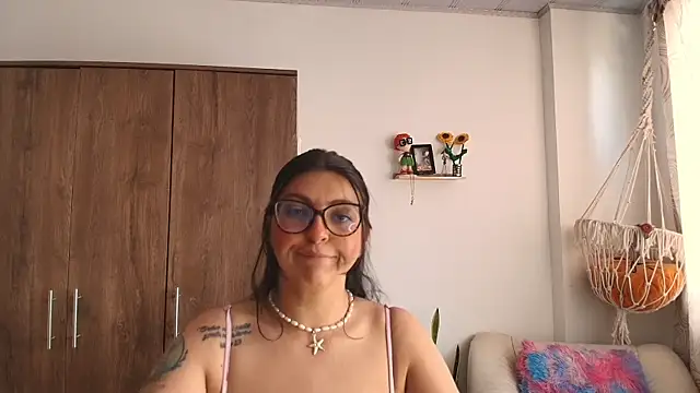 Snapshot of Vioolletta chatting on 07.24.26 Vioolletta online show from 07.24.26