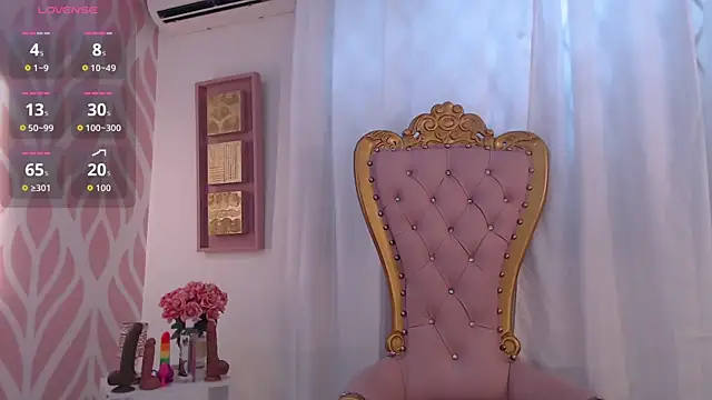 Snapshot of SashaDurante chatting on 11.21.25 SashaDurante online show from 11.21.25