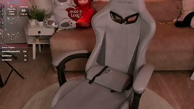 Snapshot of Alisia_Mars chatting on 01.28.25 Alisia Mars online show from 01.28.25