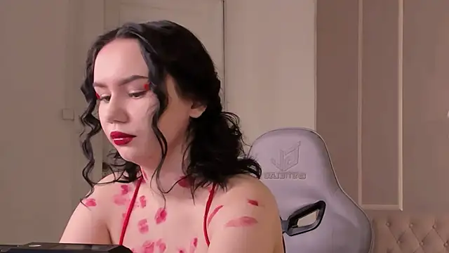 Snapshot of Alisia_Mars chatting on 02.14.25 Alisia Mars online show from 02.14.25