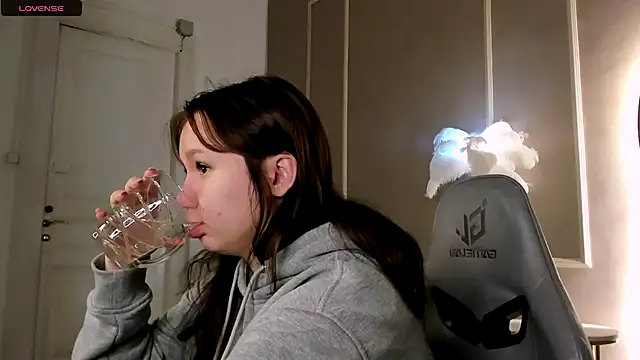 Snapshot of Alisia_Mars chatting on 09.18.25 Alisia Mars online show from 09.18.25