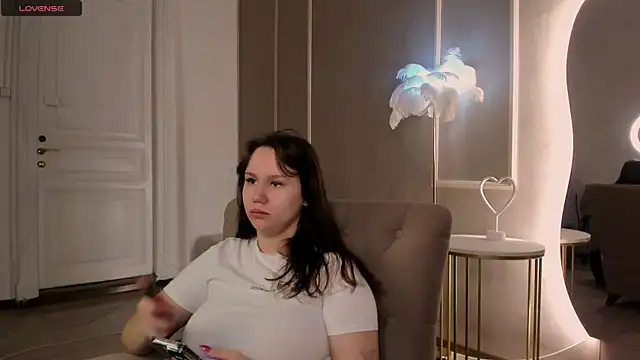 Snapshot of Alisia_Mars chatting on 09.27.25 Alisia Mars online show from 09.27.25