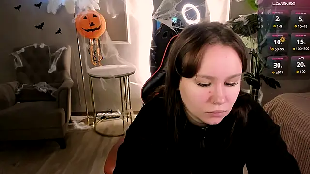 Snapshot of Alisia_Mars chatting on 10.18.25 Alisia Mars online show from 10.18.25